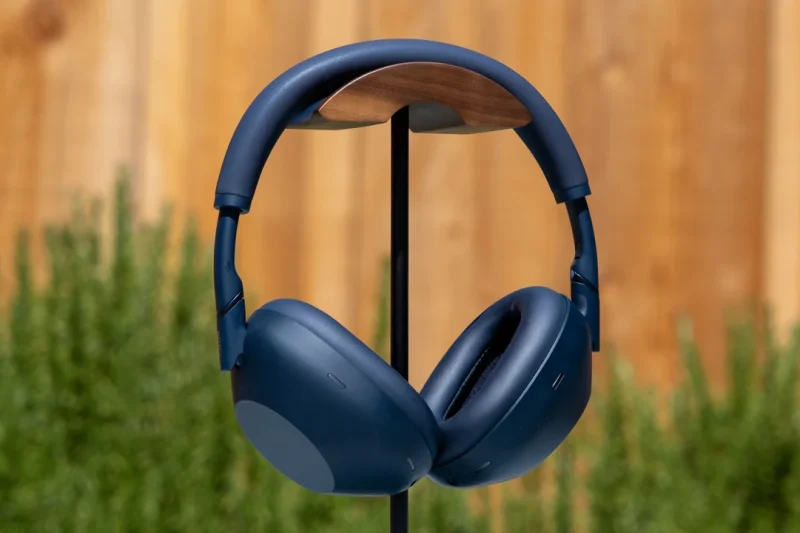 8 Best Noise Cancelling Headphones for Travel in 2026
