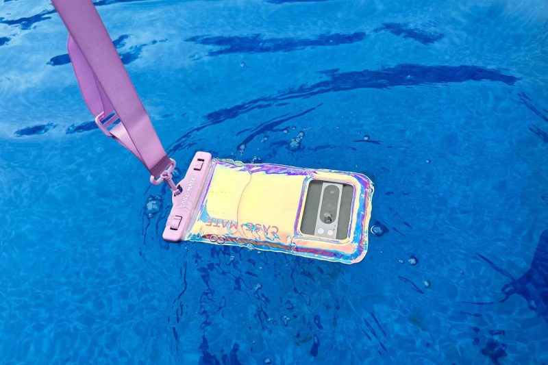8 Best Waterproof Phone Pouches for Beach Use in 2026